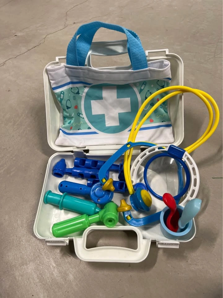 Vintage 90s Kid's Little Doctor Toy Kit - photo 2