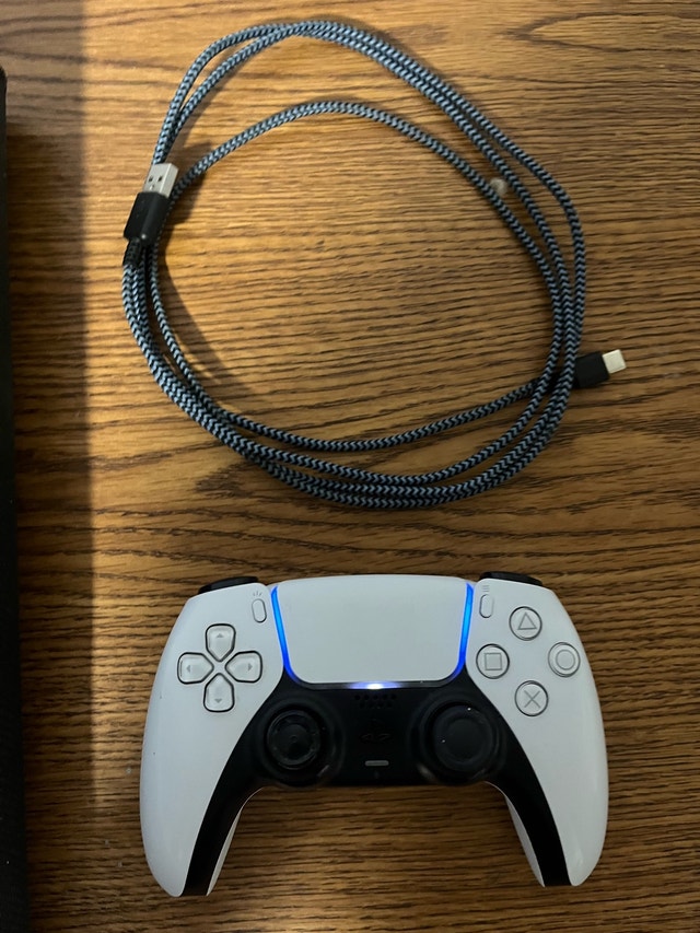 white Ps5 Dualsense controller