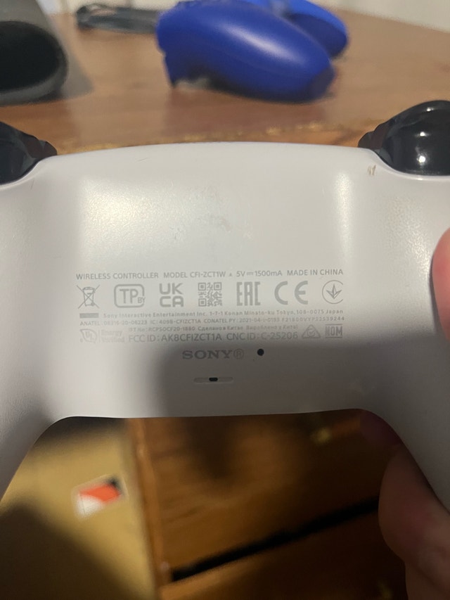 white Ps5 Dualsense controller - photo 2