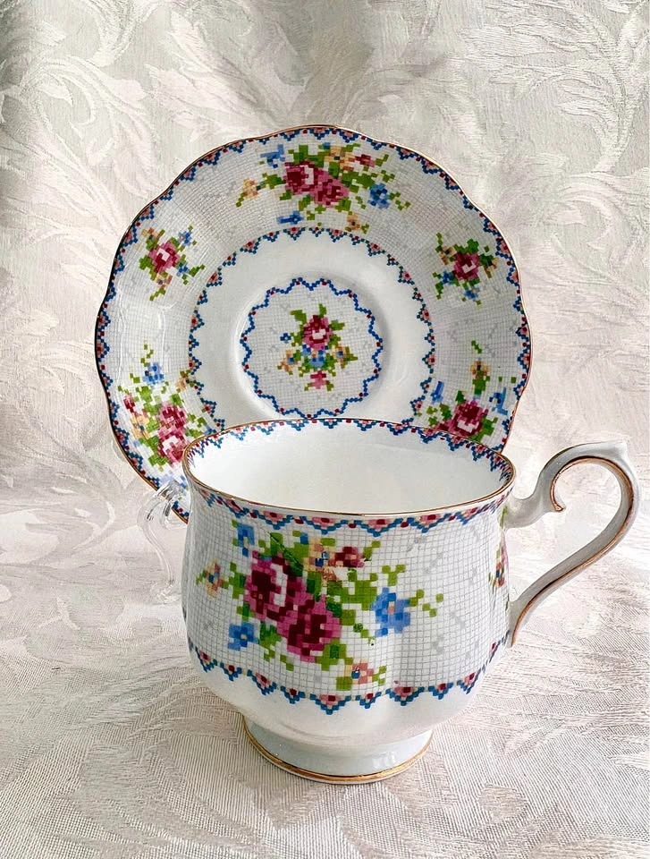 Royal Albert Petit Point Tea Cup and Saucer - photo 5