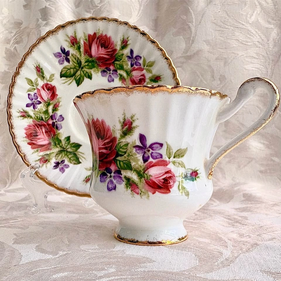 Paragon Fine Bone China Floral Teacup and Saucer Set - photo 5