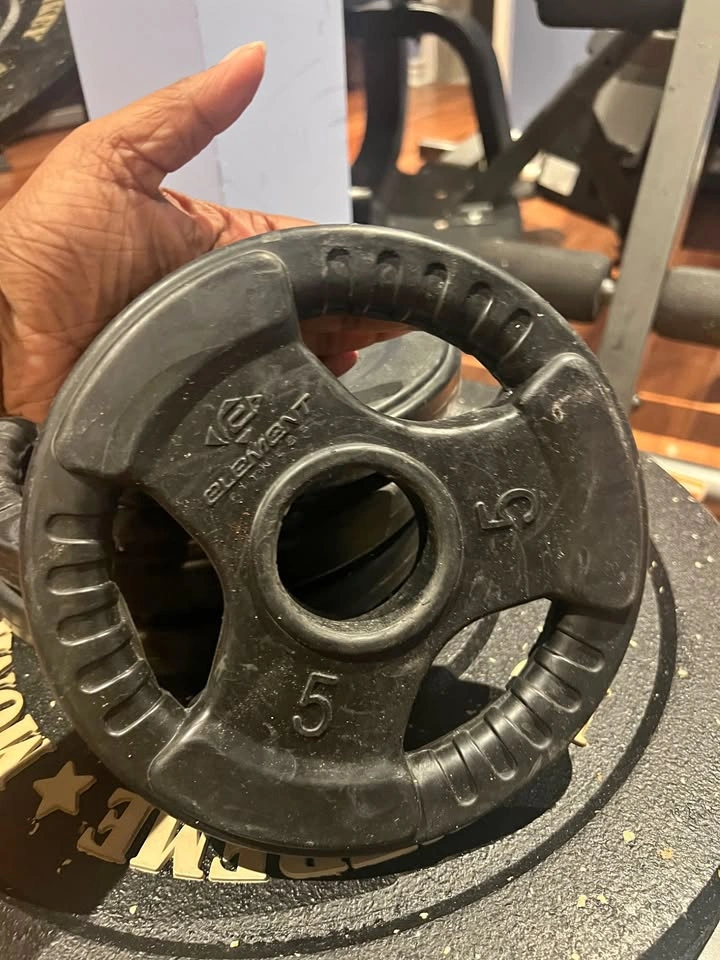 ELEMENT FITNESS - PREMIUM VIRGIN RUBBER PLATES