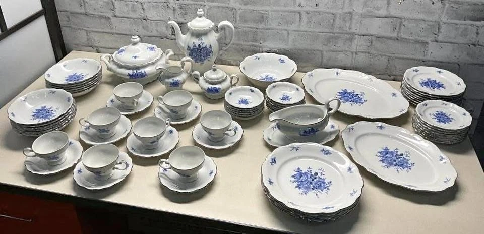 Vintage Queen Anne Germany 70 Piece Fine Porcelain Dinner Set