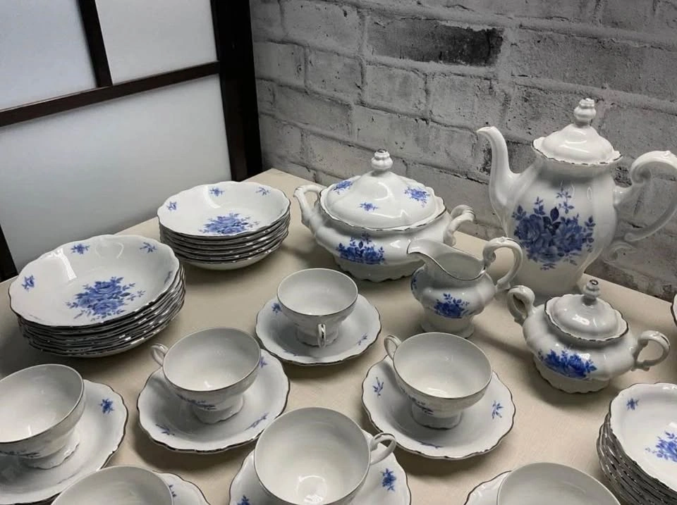 Vintage Queen Anne Germany 70 Piece Fine Porcelain Dinner Set - photo 2