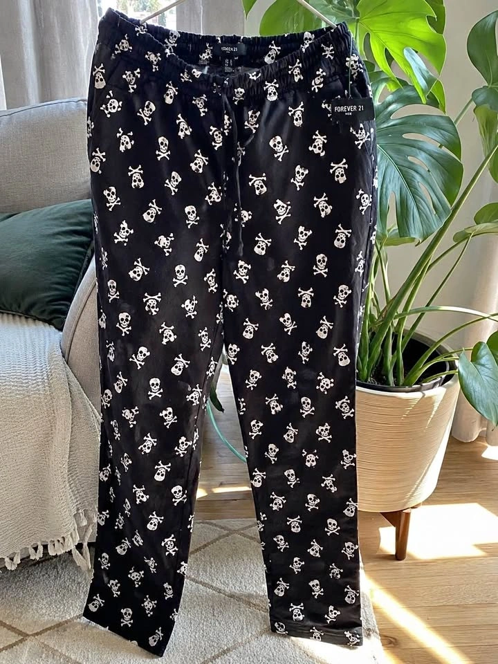 NEW Forever 21 Skull Print Jogger Pants