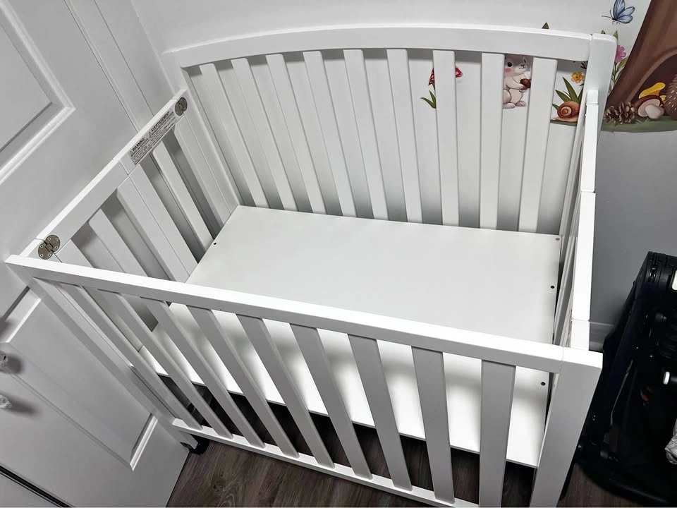 daVinci Dylan 3-in-1 Mini Convertible Portable Crib — White