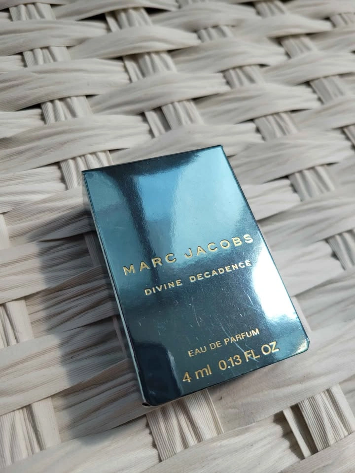 Marc Jacobs Divine Decadence Eau de Parfum 4ml - photo 3