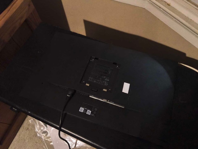 Dell 24 inch HD monitor - photo 3