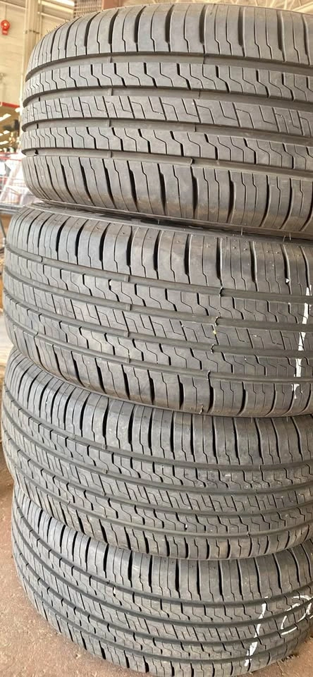 Motomaster hydra edge plus 235/55R17