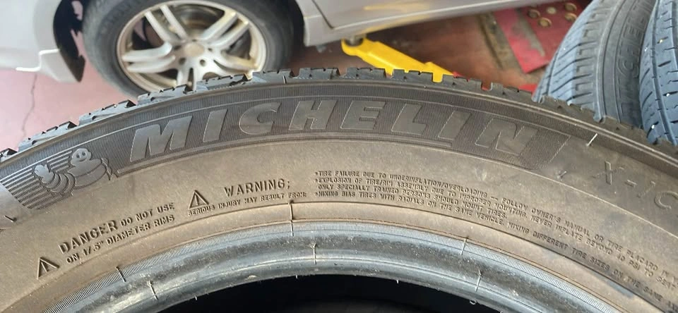 Michelin X-Ice Snow 215/65R17 Tire - photo 2