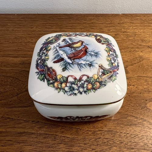 1990 Heritage House Music Box - Melodies of Christmas - photo 2