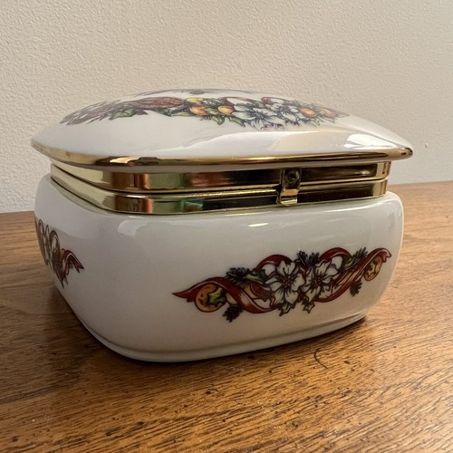 1990 Heritage House Music Box - Melodies of Christmas - photo 3