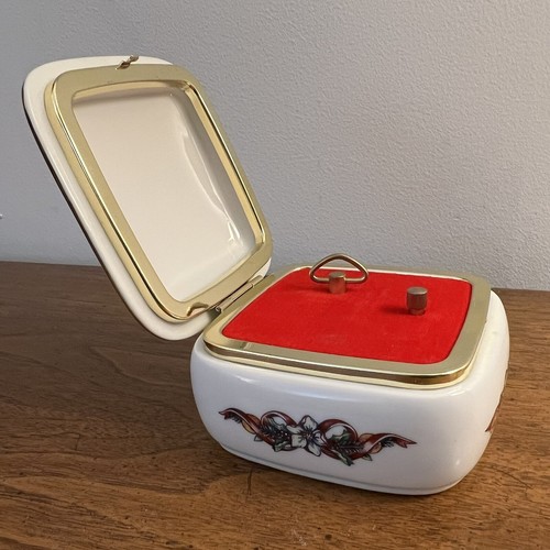 1990 Heritage House Music Box - Melodies of Christmas - photo 4