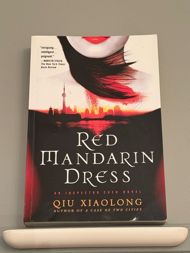 Red Mandarin Dress: An Inspector Chen Novel Paperback