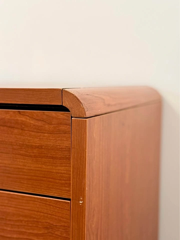 Desk - photo 2