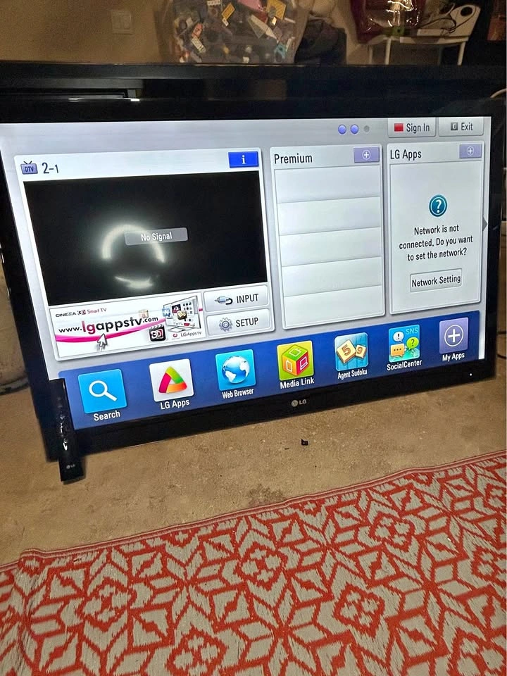 LG 47" 1080p LED TV (Includes Wall Mount + Remote)