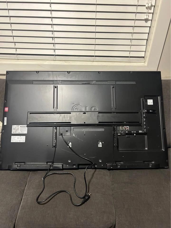LG 47" 1080p LED TV (Includes Wall Mount + Remote) - photo 2