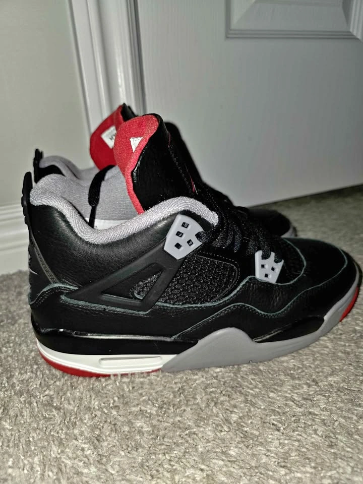 Air Jordan 4 Retro (GS) Size 6.5Y *firm price*