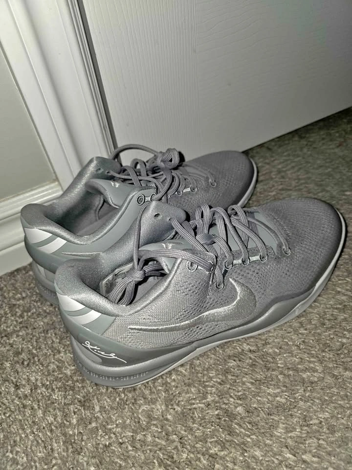 Nike Kobe VIII (GS) Wolf Grey Size 6.5Y *firm price*