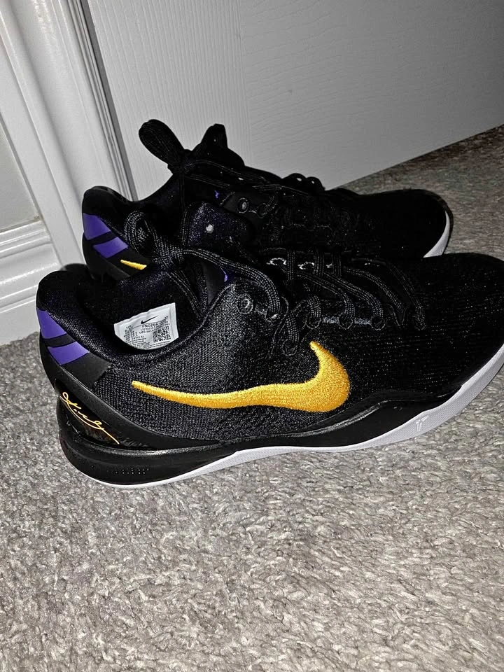 Nike Kobe VIII (GS) Size 6.5Y *firm price*