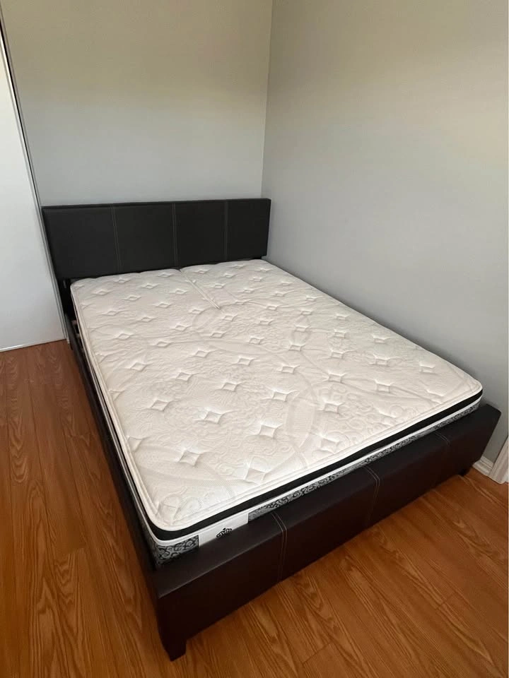 Kingsdown Queen Mattress – Euro Top / Split Head (Made in Canada - photo 3