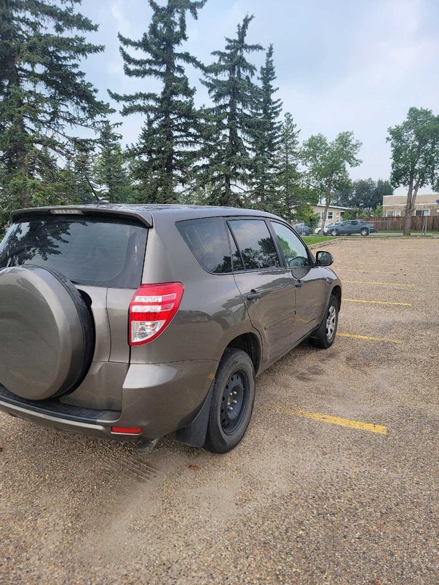 2009 toyota RAV4 2WD - photo 2