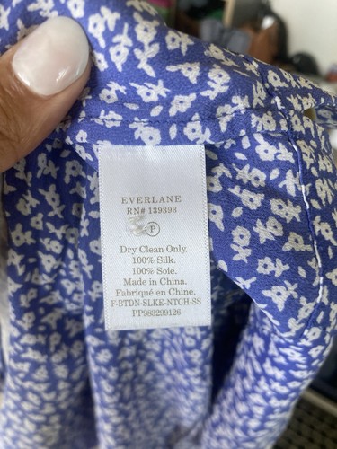 Everlane Floral Silk Blue and White Top - photo 3
