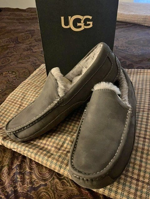 Men's UGG Ascot Slipper Size 11
