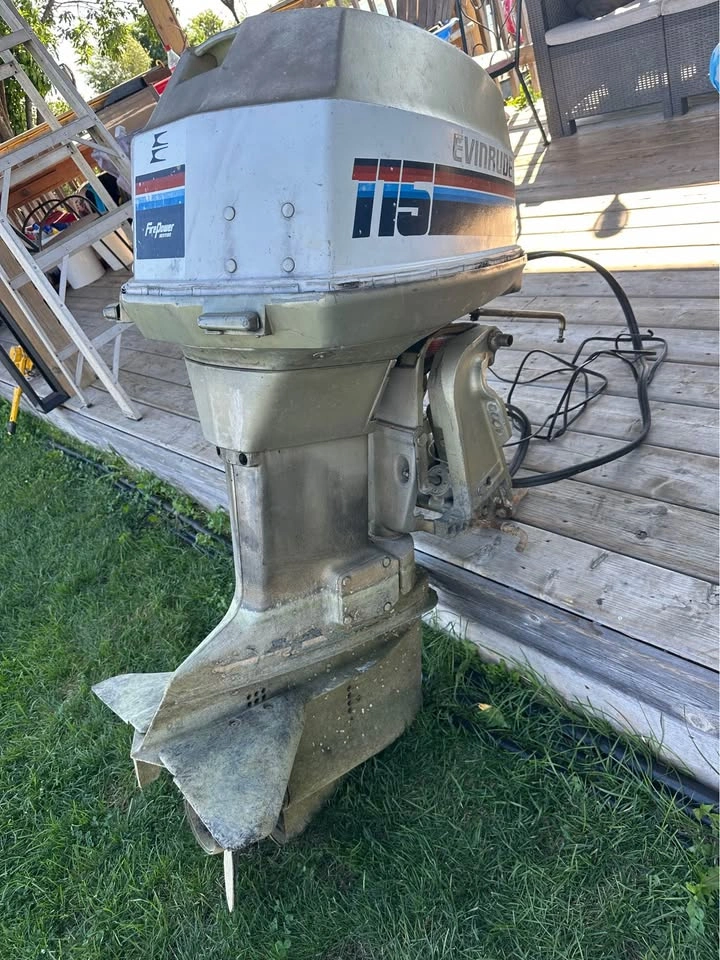 115 Evinrude motor for sale - photo 3