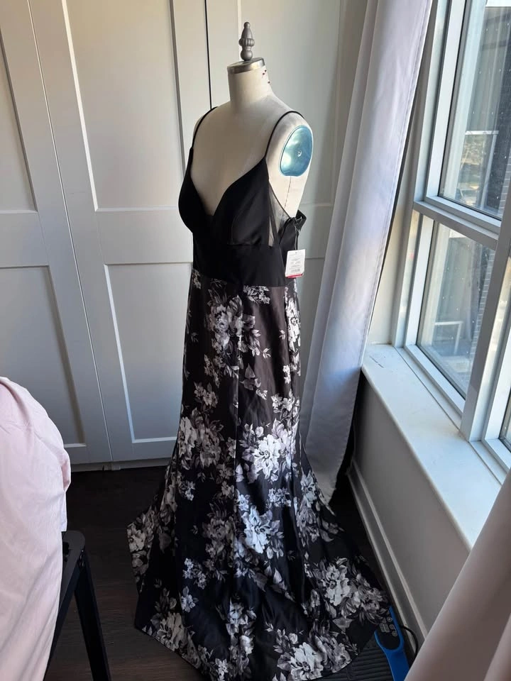 Ladies Size 17 Special Occasion Dress - David's Bridal - photo 2