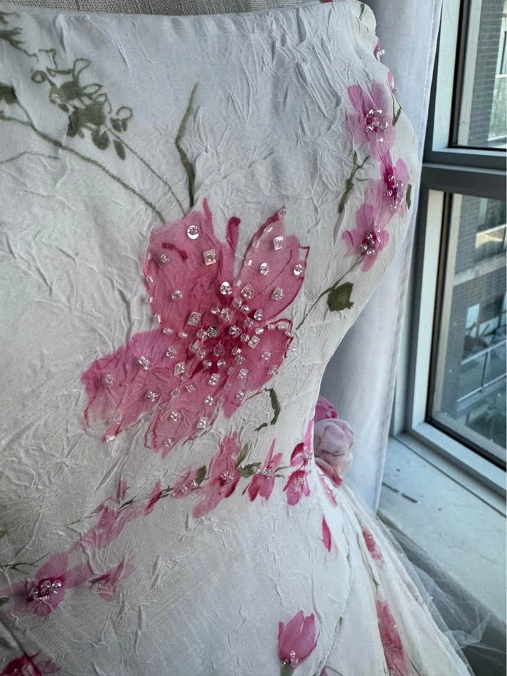 Beautiful Ladies Size 6 Gown - photo 4