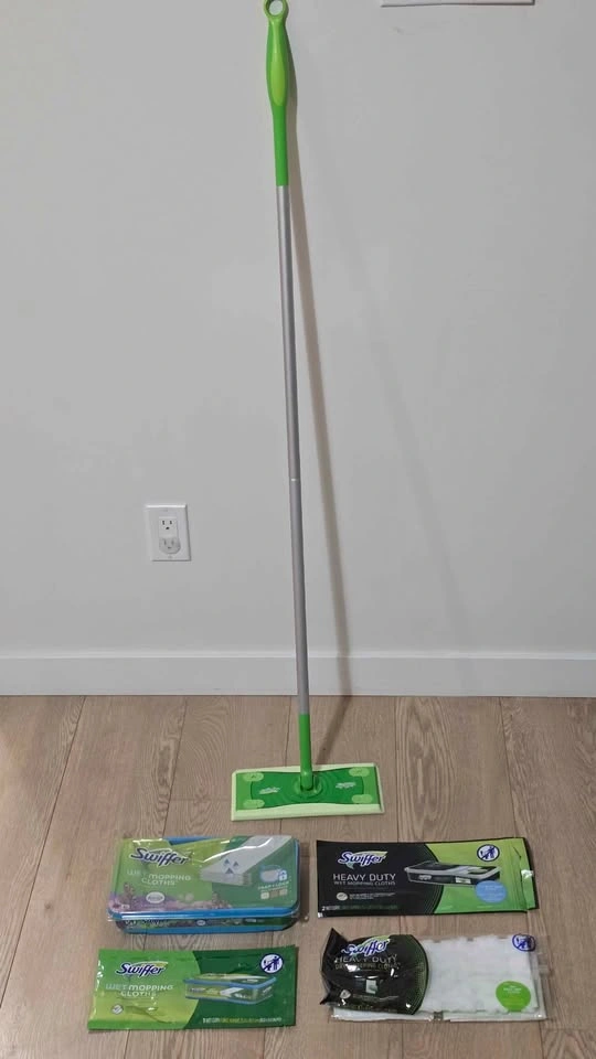 Swiffer Sweeper with Wet and Dry Mopping Cloths - photo 2