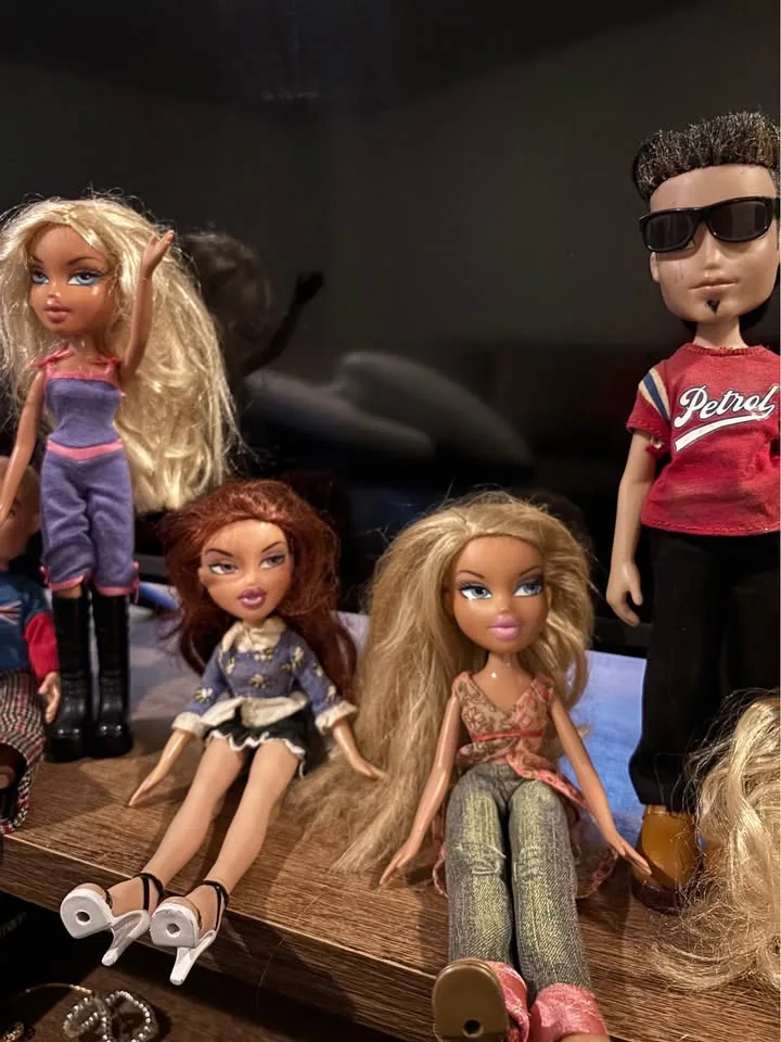 Vintage Bratz Boys & Girls Dolls SET of 12 image indicator(2)