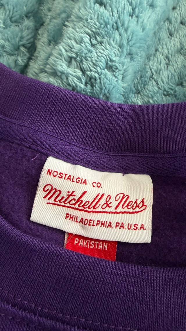 Mitchell & Ness Toronto Raptors Vintage Crewneck Medium Sweater - photo 3