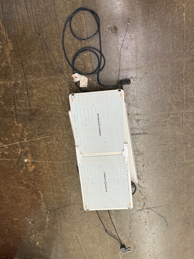 Spider Farmer SF2000 LED Grow Light
