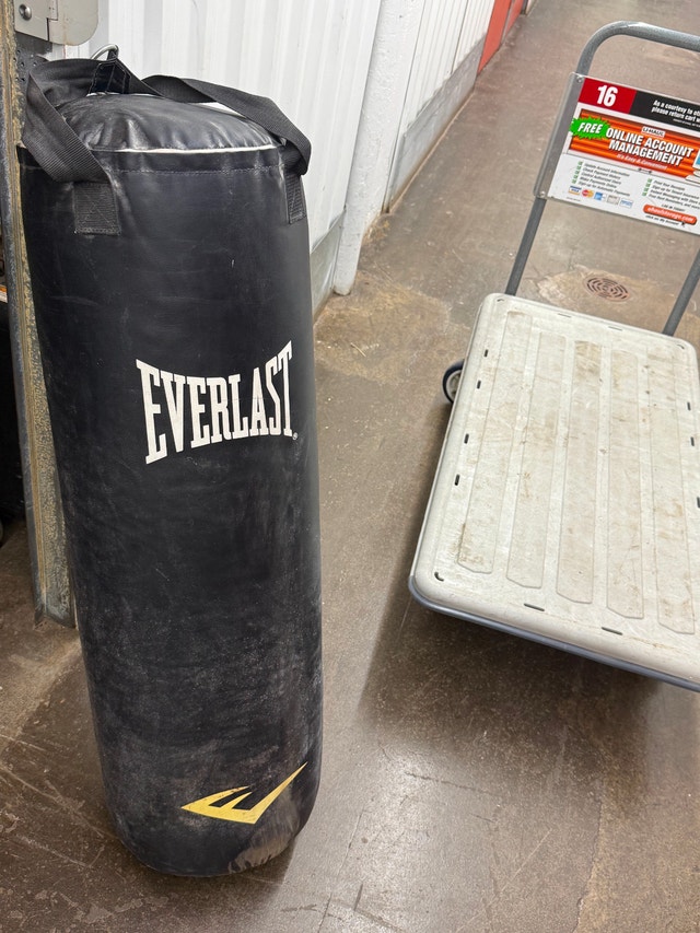Everlast Core Heavy Bag, Black, 80-lb