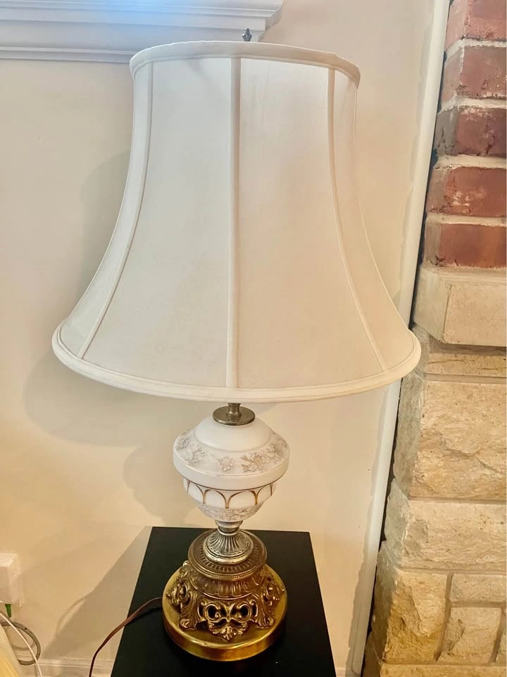 Vintage French Opaline Lamp w/ Gold Filigree & brass metal Base - photo 2