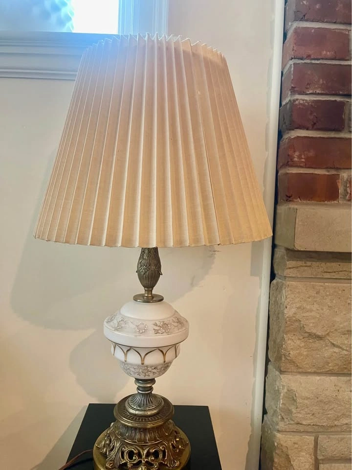 Vintage French Opaline Lamp w/ Gold Filigree & brass metal Base - photo 3