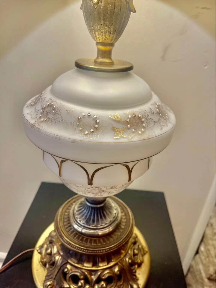Vintage French Opaline Lamp w/ Gold Filigree & brass metal Base - photo 4