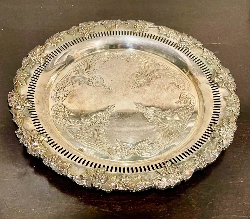 Old English Reproduction E P on Copper tray Grapes design - photo 2