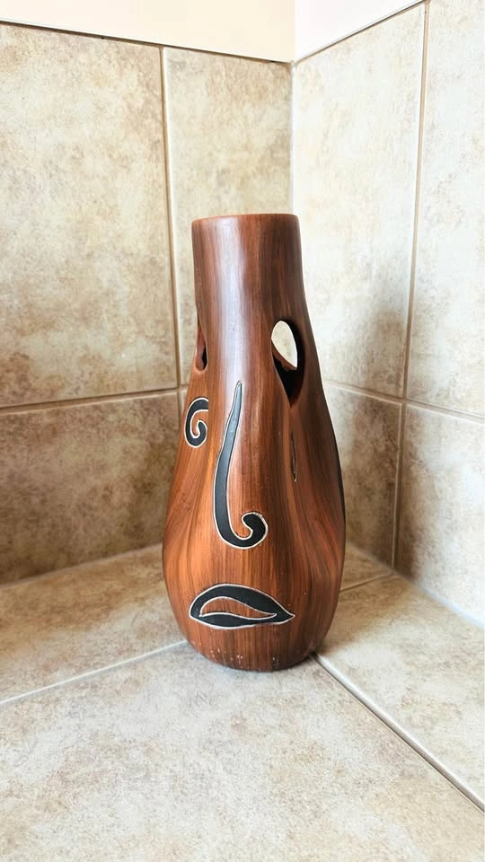 Vintage Hand-Carved Ceramic Abstract Face Vase – Signed "Armando - photo 3