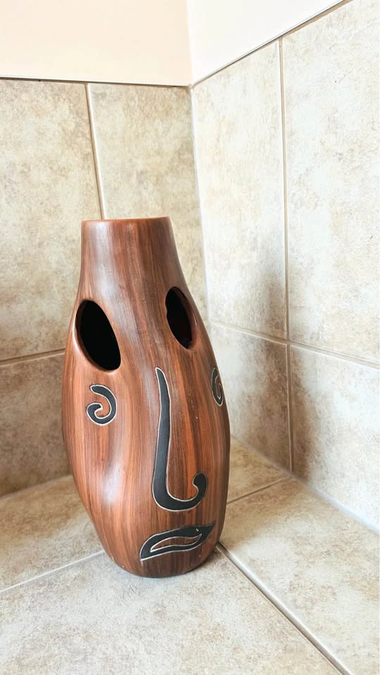 Vintage Hand-Carved Ceramic Abstract Face Vase – Signed "Armando - photo 4