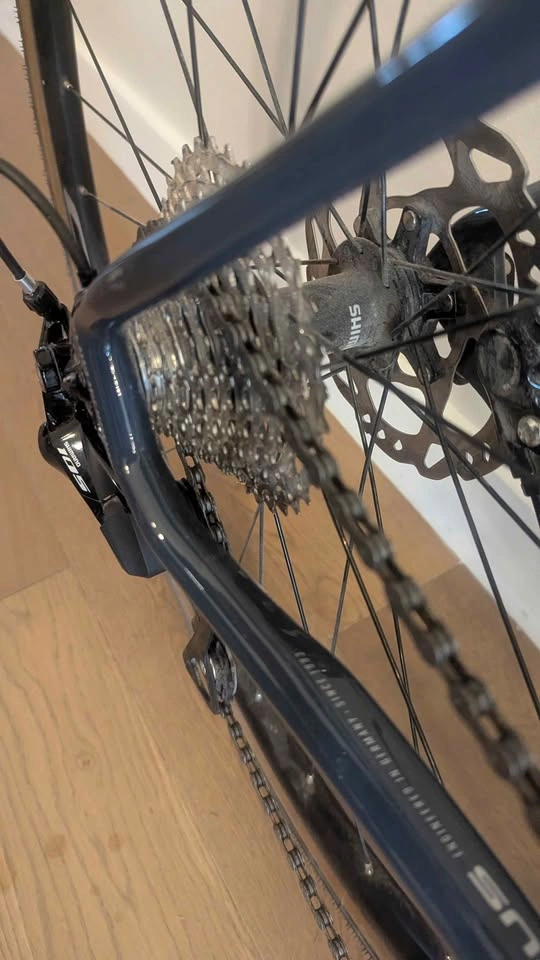 LIKE NEW Focus Paralane 8.8 Carbon Road Bike – 100km – 105 – Siz - photo 5