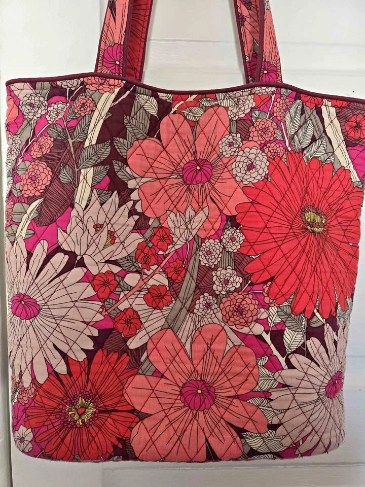Vera Bradley Shoulder Bag, great condition 13x13