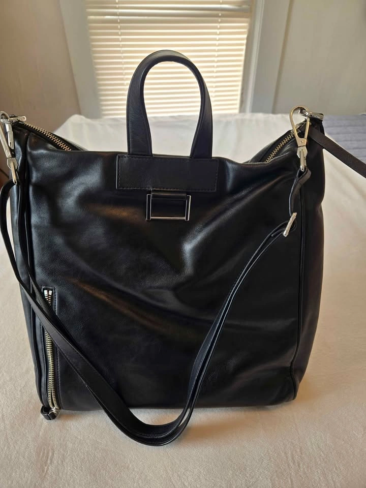Vera Bradley Girls Starter Bag/Tote. GENUINE Black leather. - photo 4