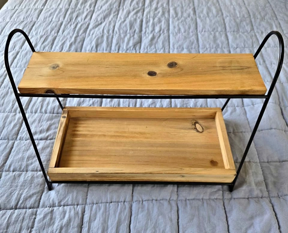 Wooden standing shelf. 9"x12" Great condition