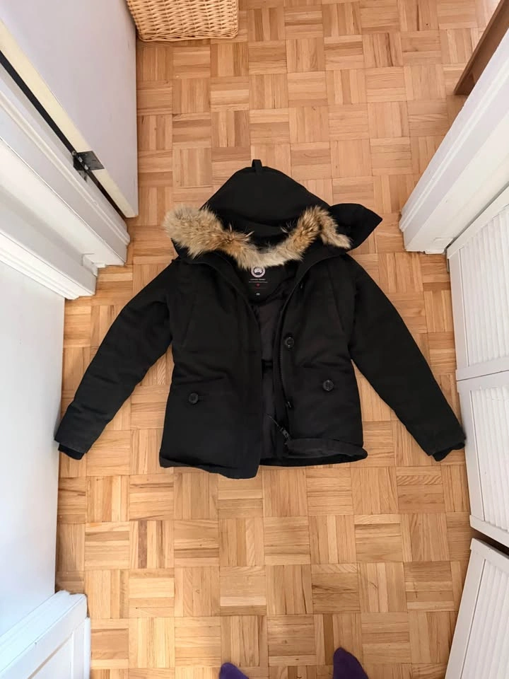 4 Authentic Canada Goose Jackets - Women’s Medium - Bundle Avail - photo 2