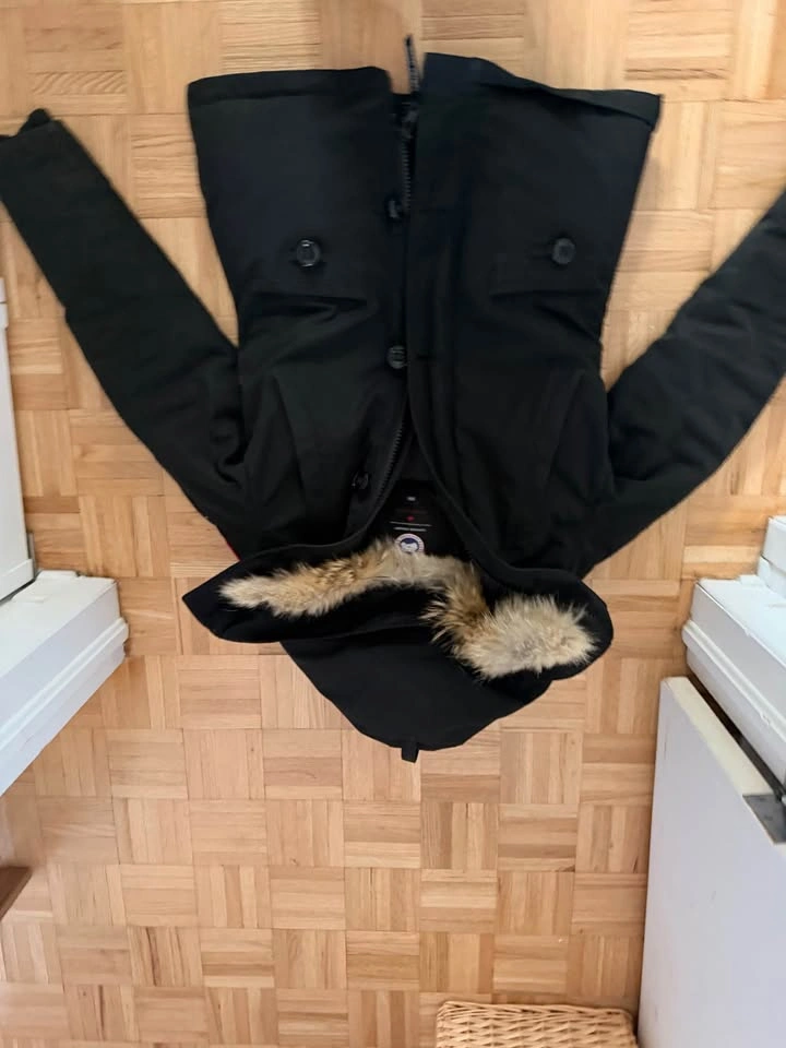 Authentic Canada Goose Women’s Black Parka with Fur - Medium - photo 4