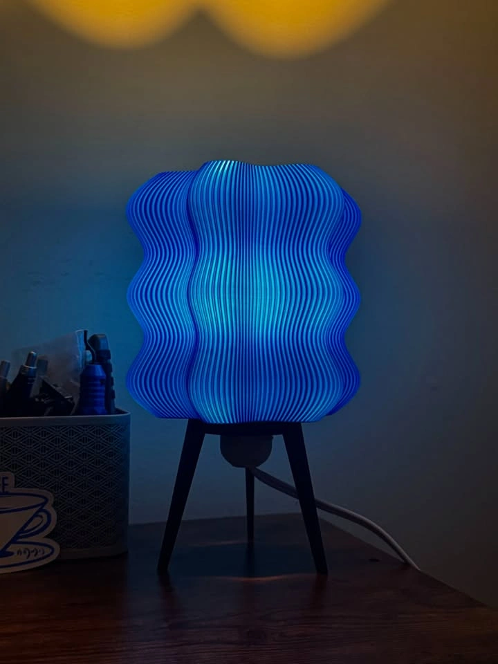 Mid Century wavy Lamp