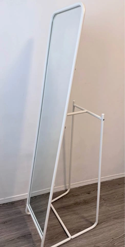 Standing mirror